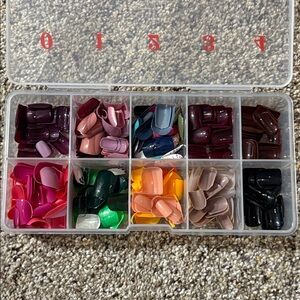 Multi-Color Glue On Nails with Storage Box